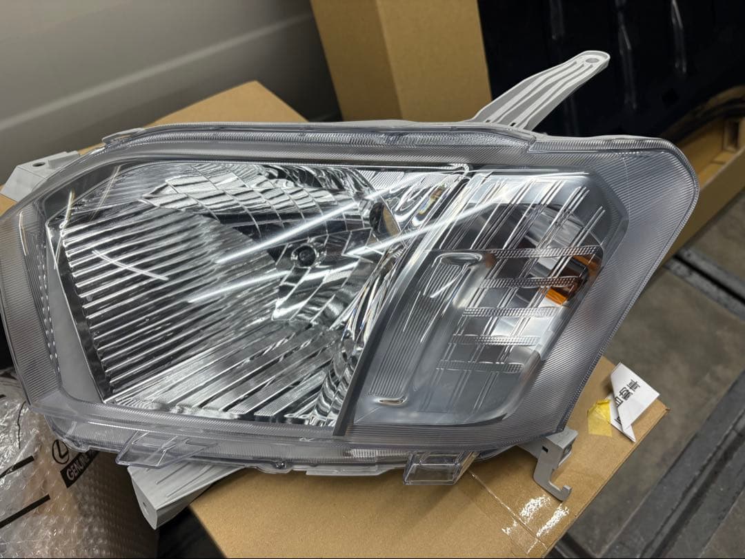 プロボックスNCP165 左ヘッドライト