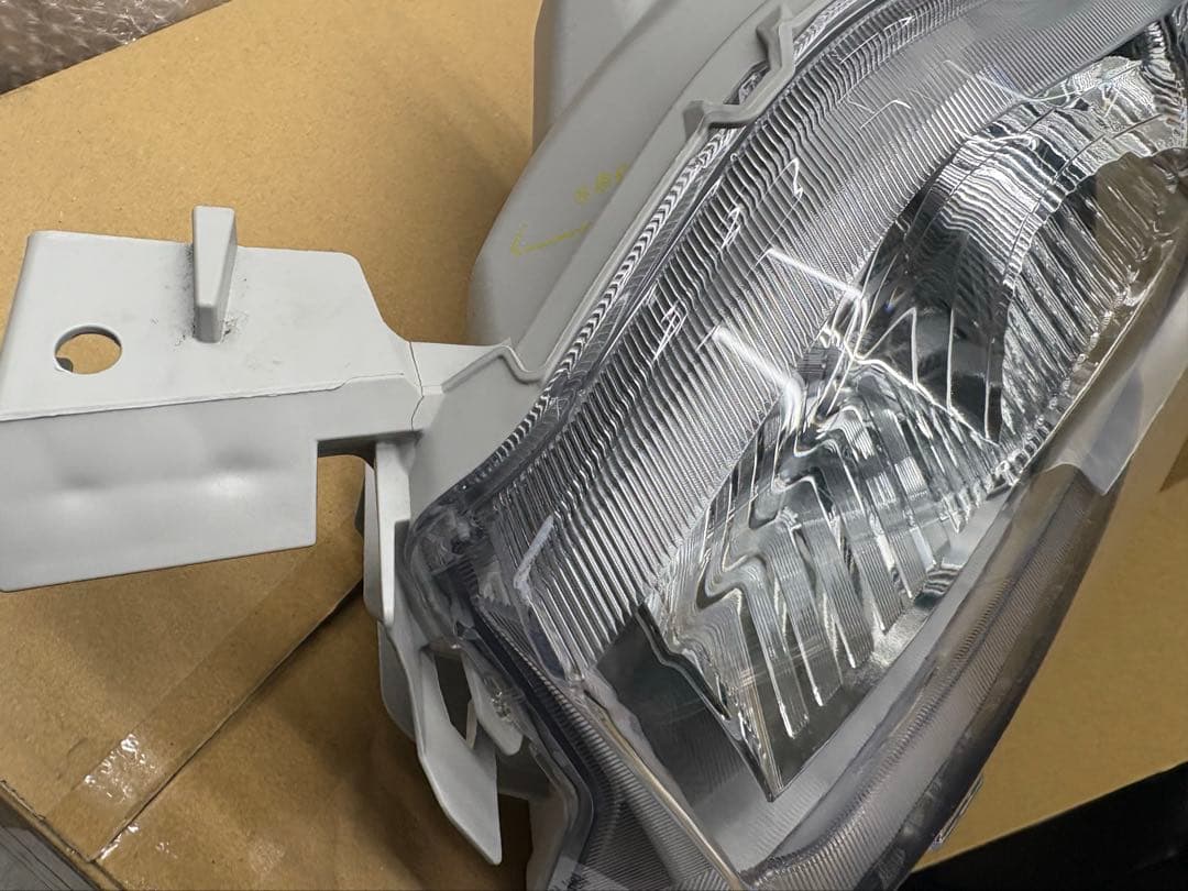 プロボックスNCP165 左ヘッドライト