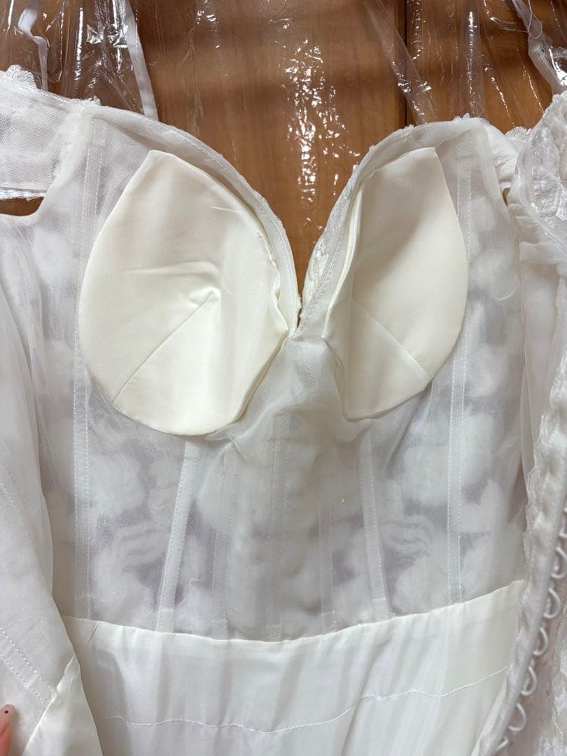 ウェディングドレス　ホワイト