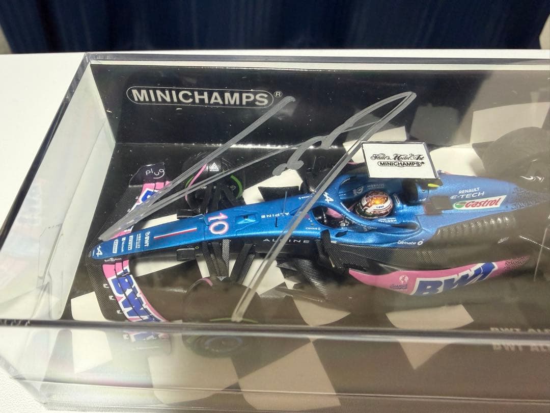 直筆サイン入り F1 ピエール・ガスリー選手 1/43スケールモデル