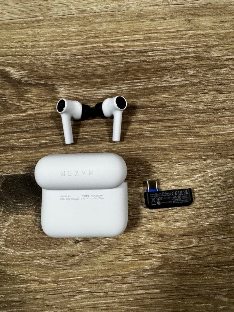 PlayStation公認Razer ワイヤレスイヤホン 充電ケース付き