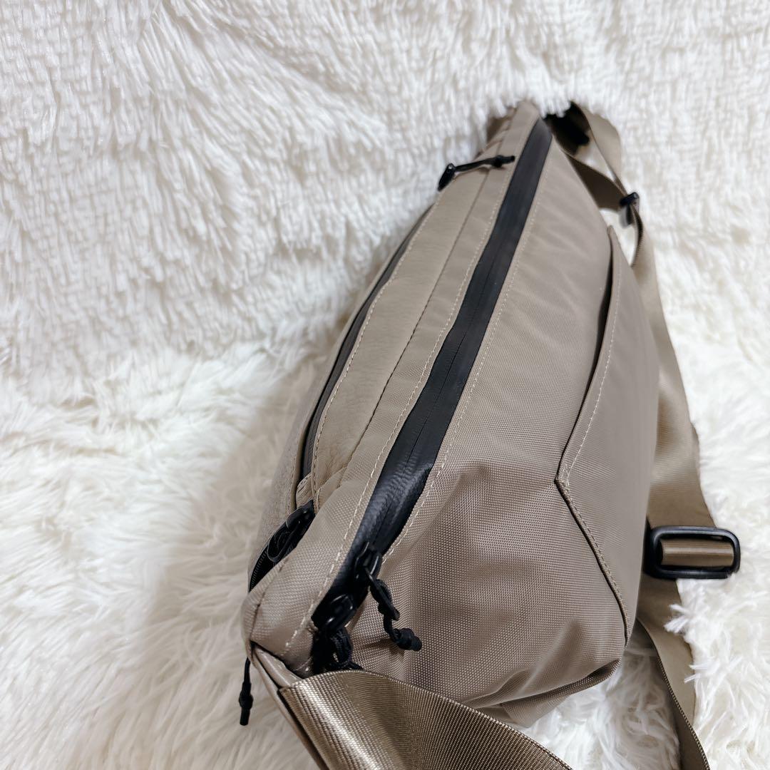 イアパピヨネ　ボディバッグ　ベージュ　即日発送