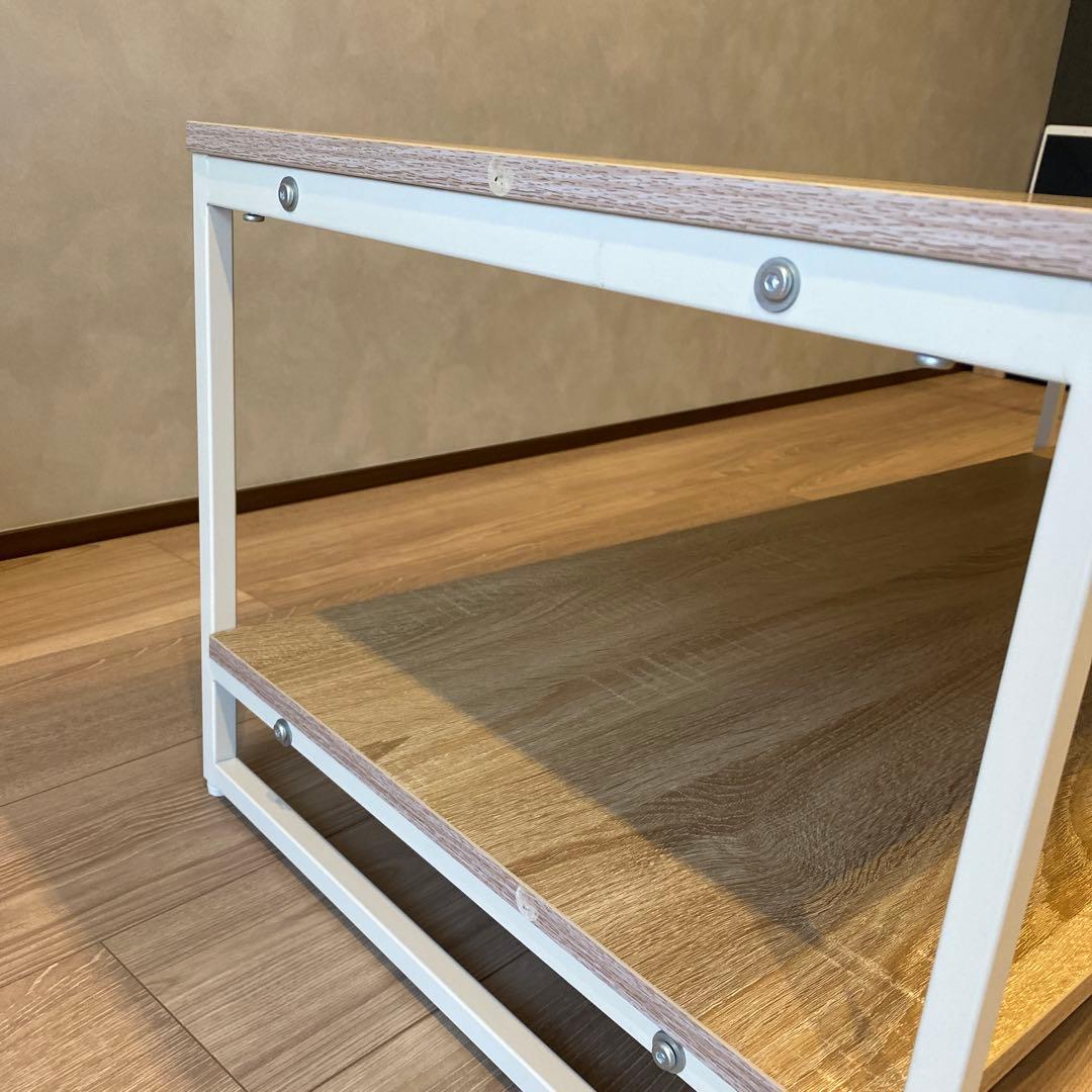 シンプルなナチュラルウッドテーブル