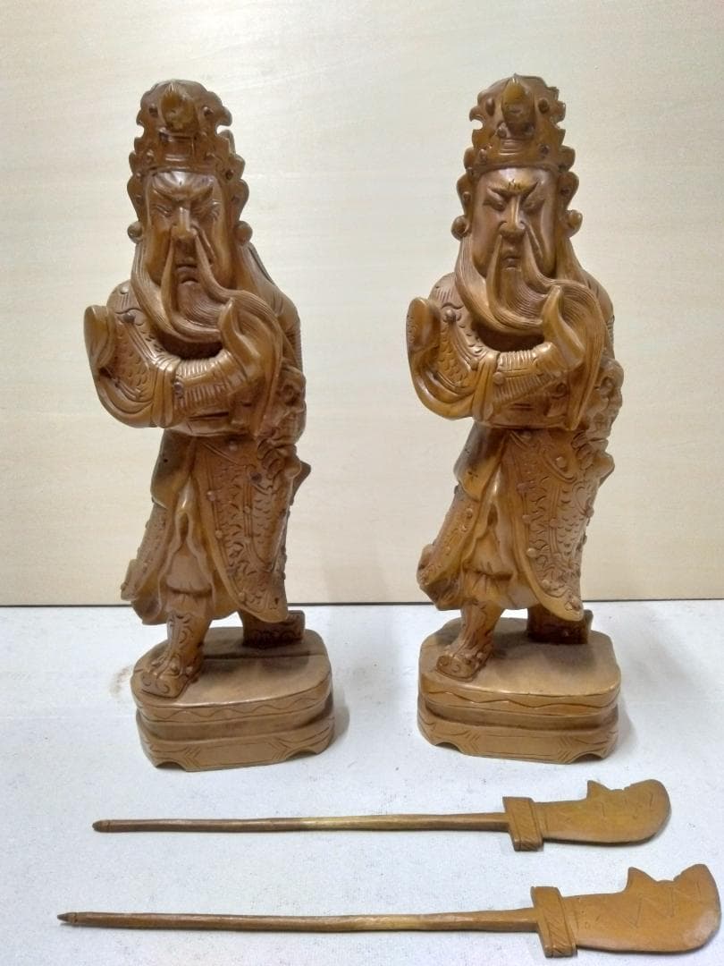 三国志    関羽像 　天然木彫り 置物 　2体
