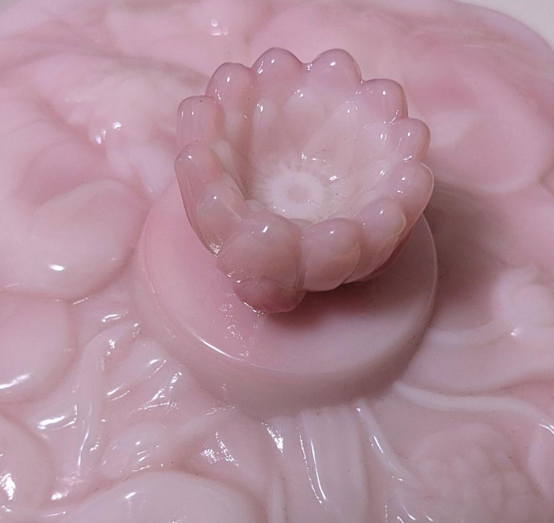 フェントン蓋付きミルクガラス