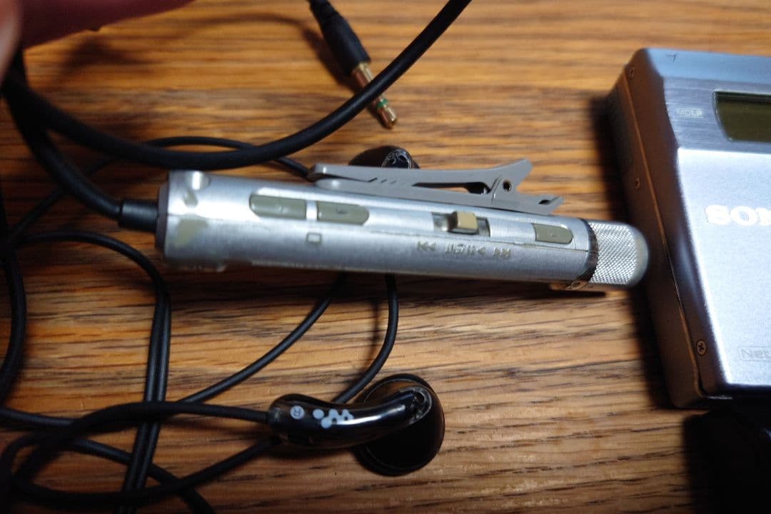 ぴ*ー様 SONY WALKMAN MDプレーヤー MZ-N920 電池ケース
