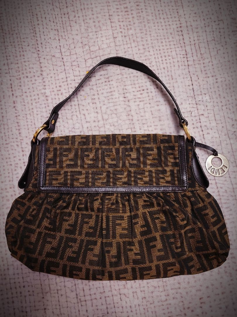 お値下げ！！FENDI フェンディ 金チャーム ズッカ柄