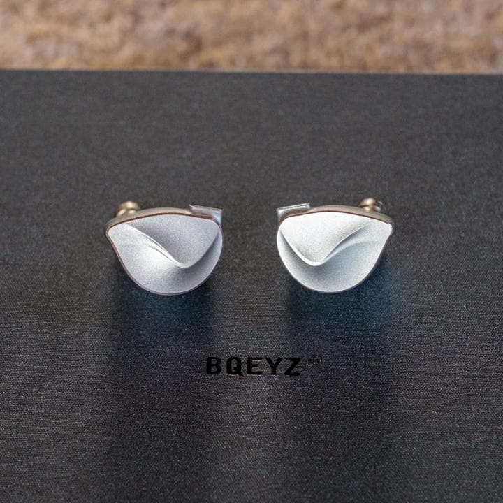 BQEYZ Winter（シルバー / 4.4mmプラグ）イヤホン