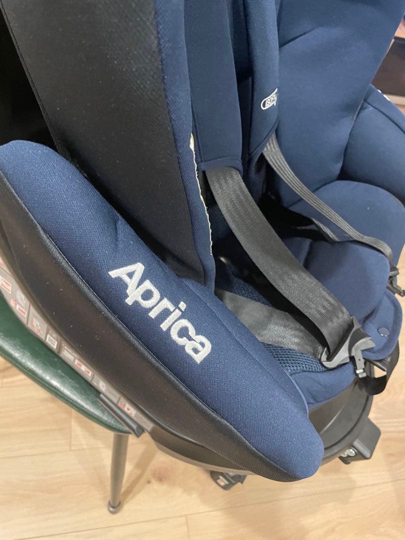Apricaディアターンプラス　ISOFIX チャイルドシート