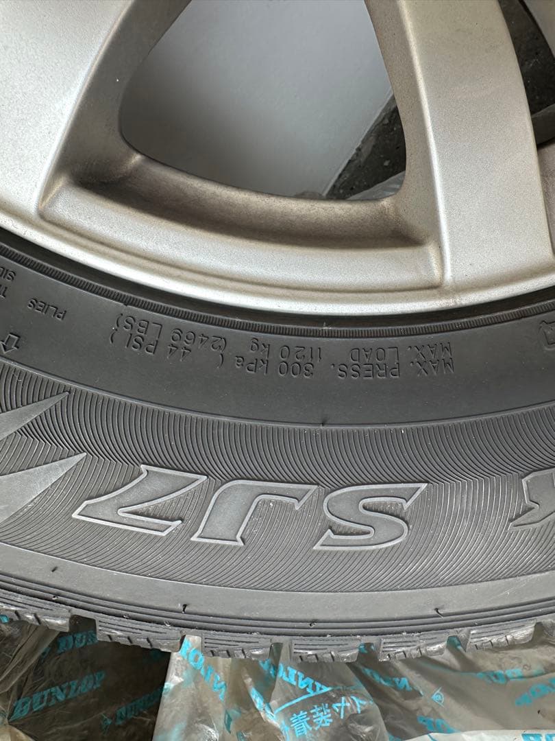 DUNLOP スタッドレスタイヤ 17インチ　4本セット