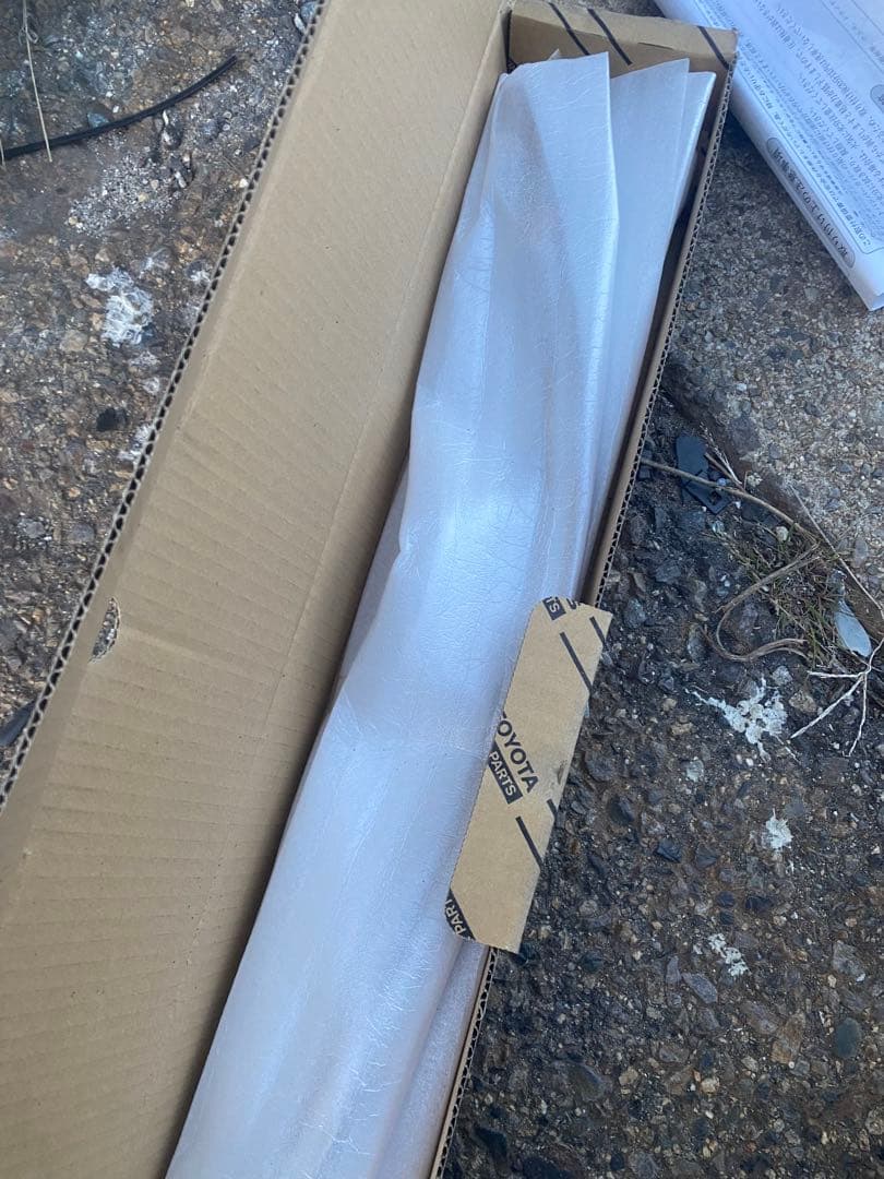 ヴィッツ　ロアグリルガーニッシュ　純正　トヨタ