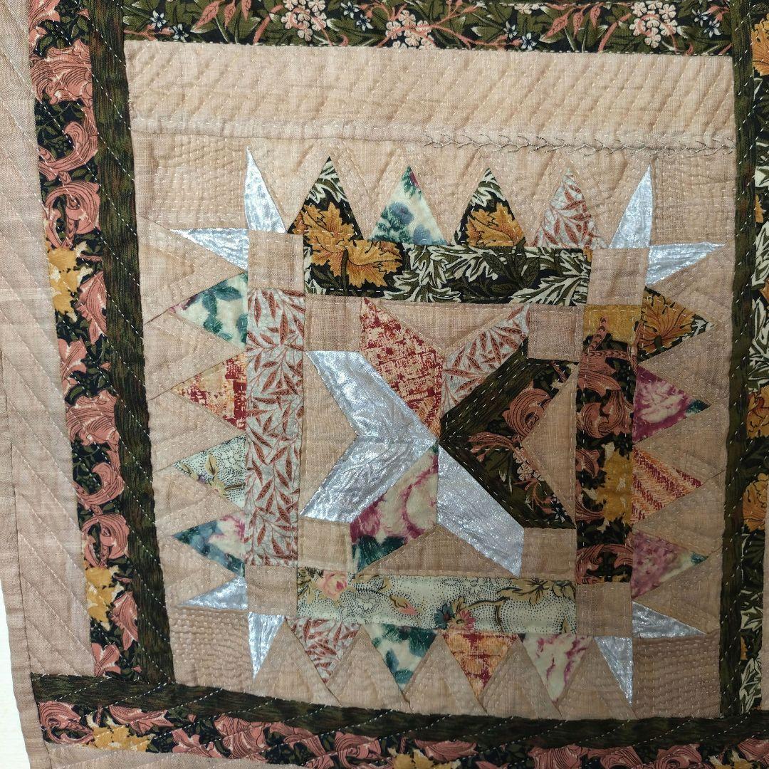 パッチワークキルト タペストリー〈モザイクの集まり〉