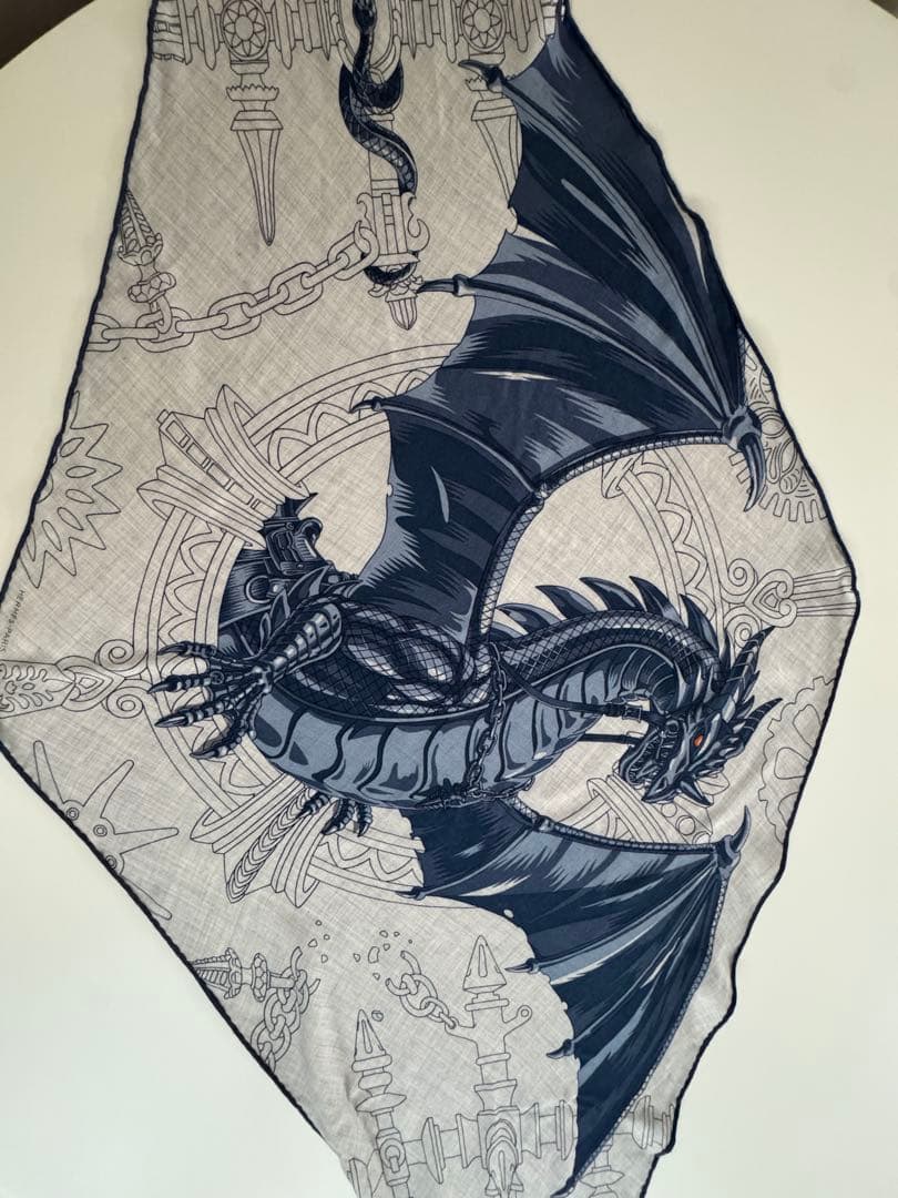 HERMES エルメス カシミアシルク ドラゴン柄　三角形ストール