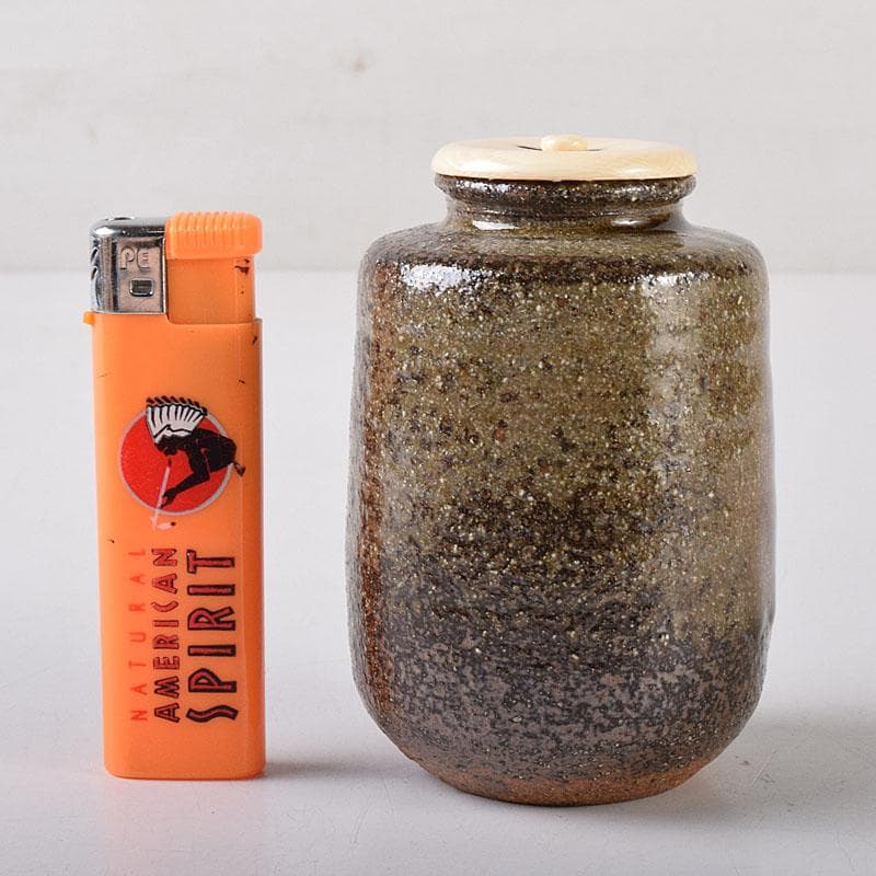 茶道具　鶴田純久作　青唐津　肩衝茶入　仕覆付　共箱　V　7902