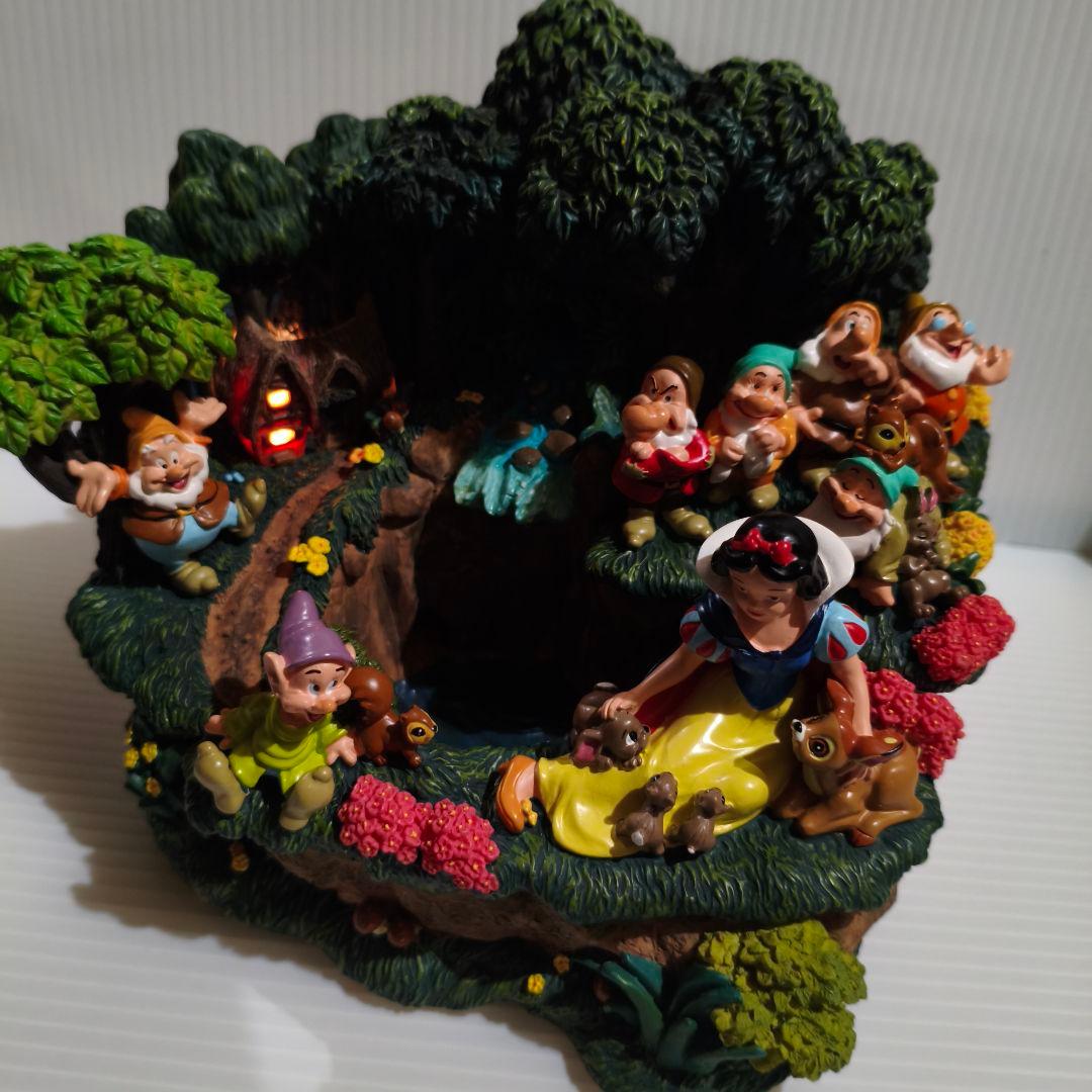 電灯動作◎✨白雪姫と7人のこびと 置物 ジオラマ ディズニーストア