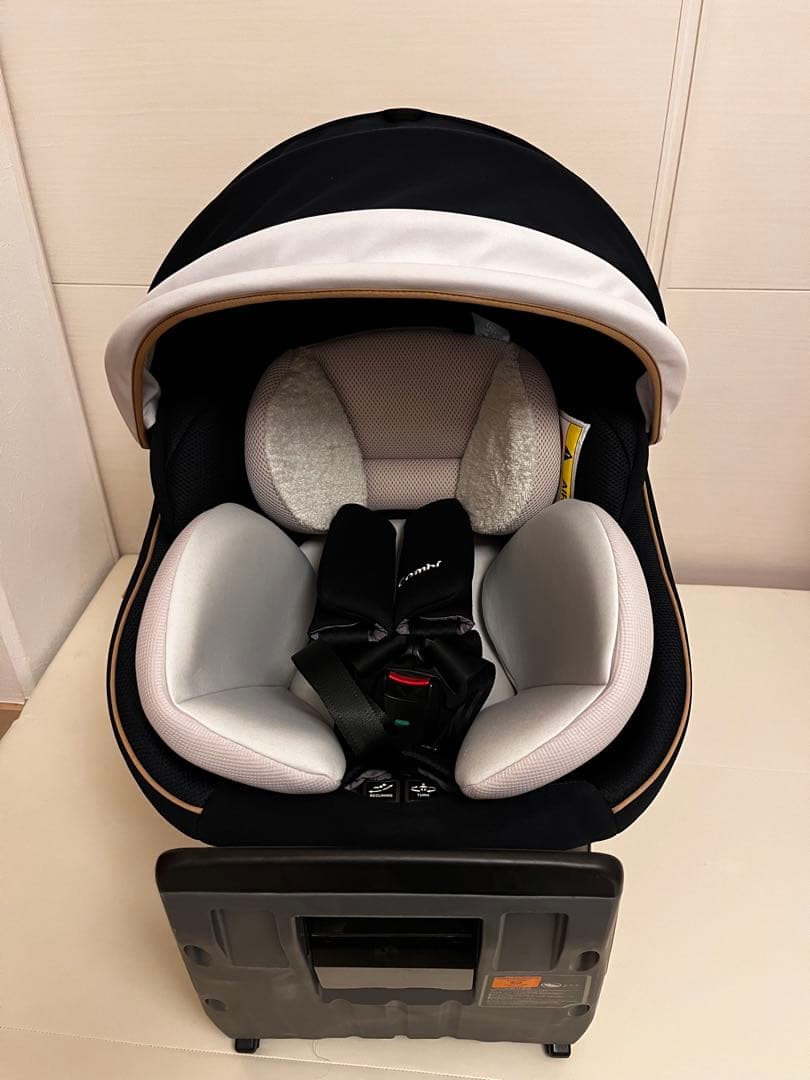 Combi チャイルドシート 回転式　クルムーヴスマート　ISOFIX対応