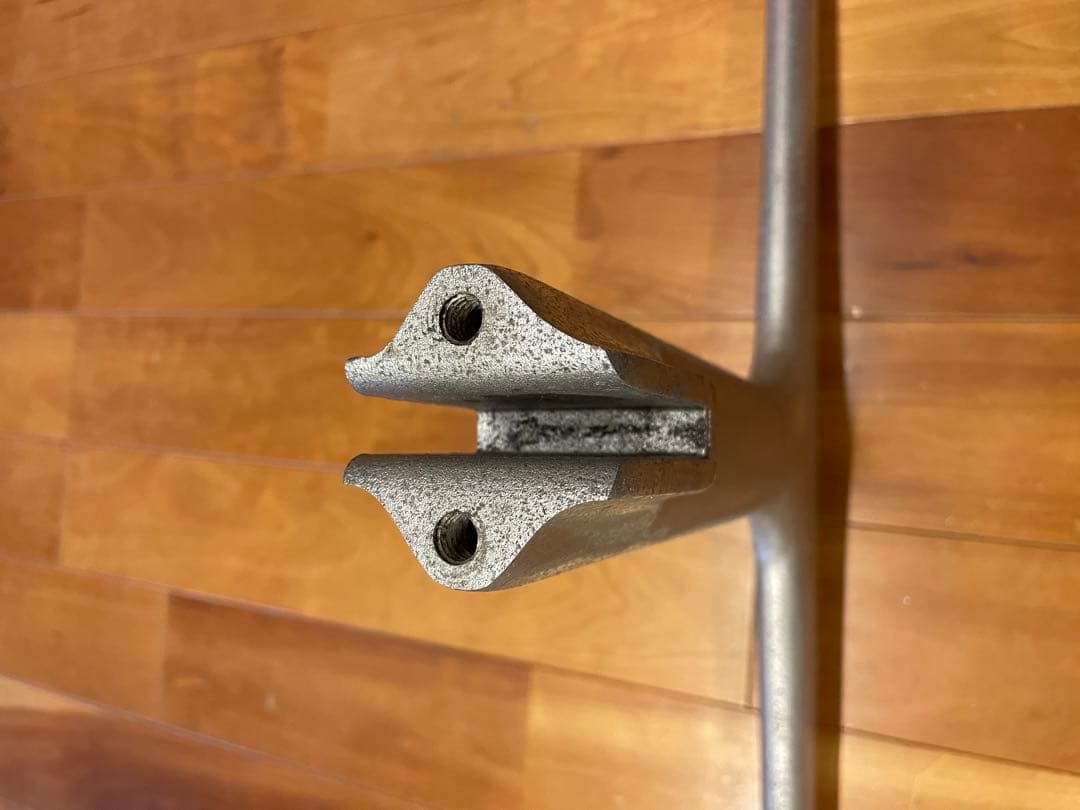 ハーマンミラー　イームズ　タンデムベース　パーツ　検索）vitra eames