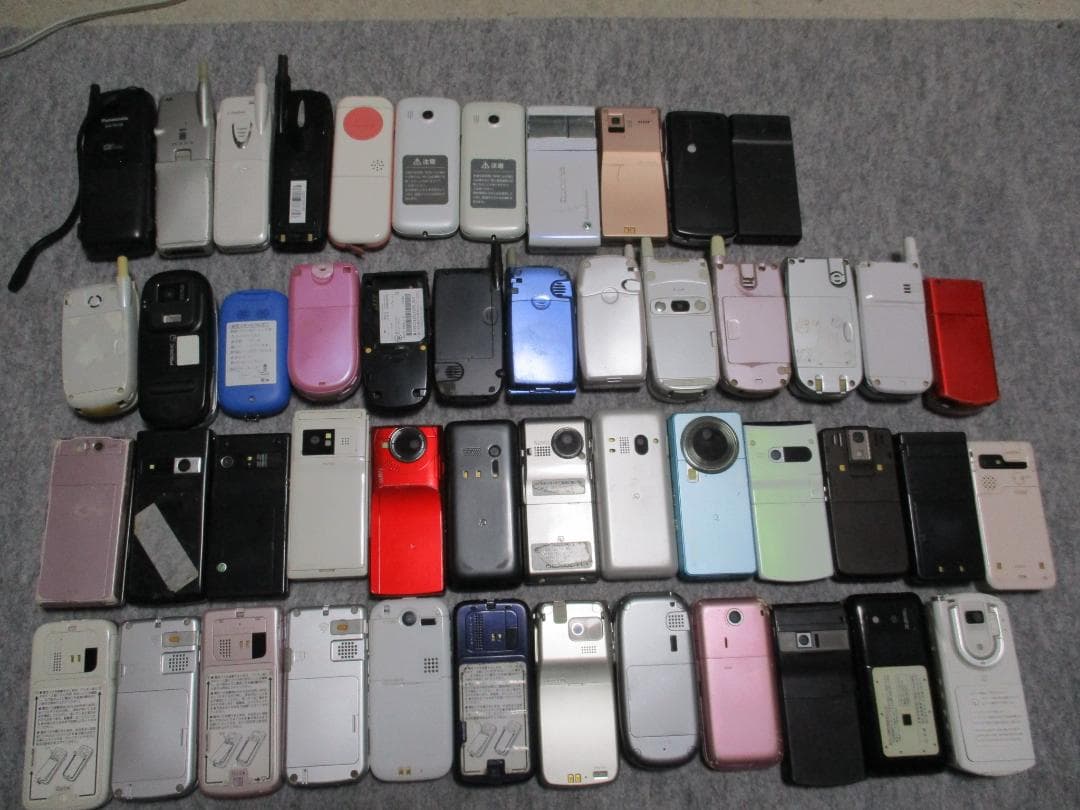 携帯電話 49台　ガラケー