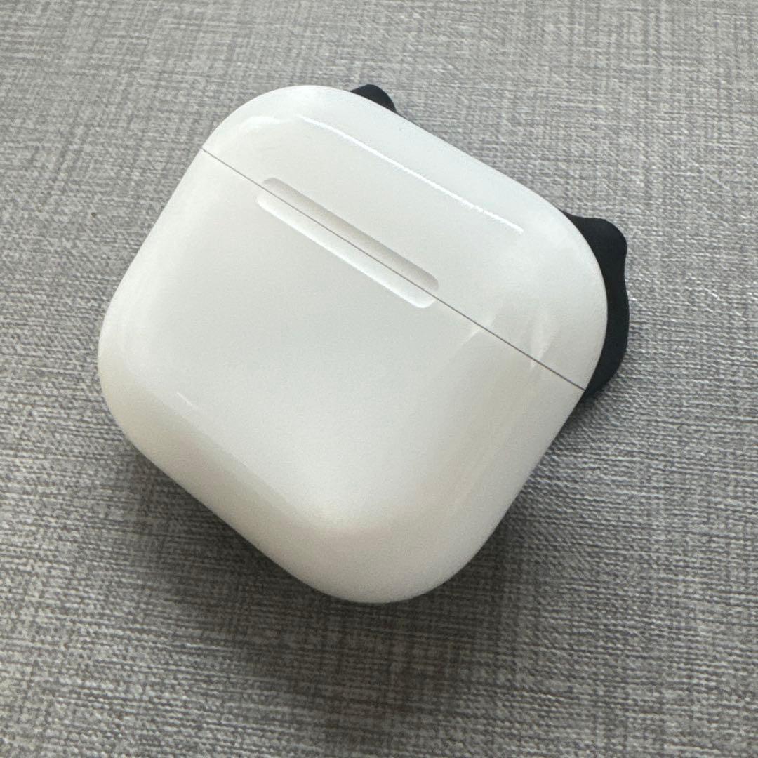 Apple AirPods 4 美品ノイズキャンセリング搭載 第四世代