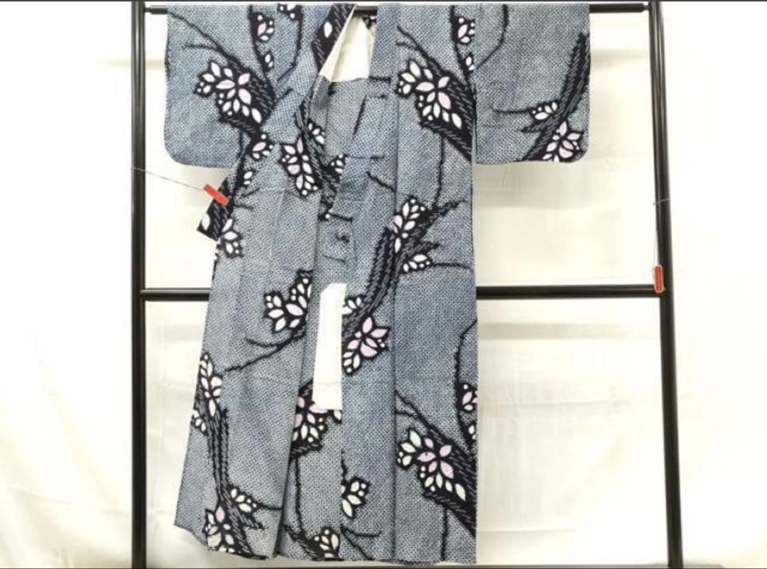 粋な大人の浴衣 ◆ 有松絞り 舞花文 優しい色のシンプルな柄