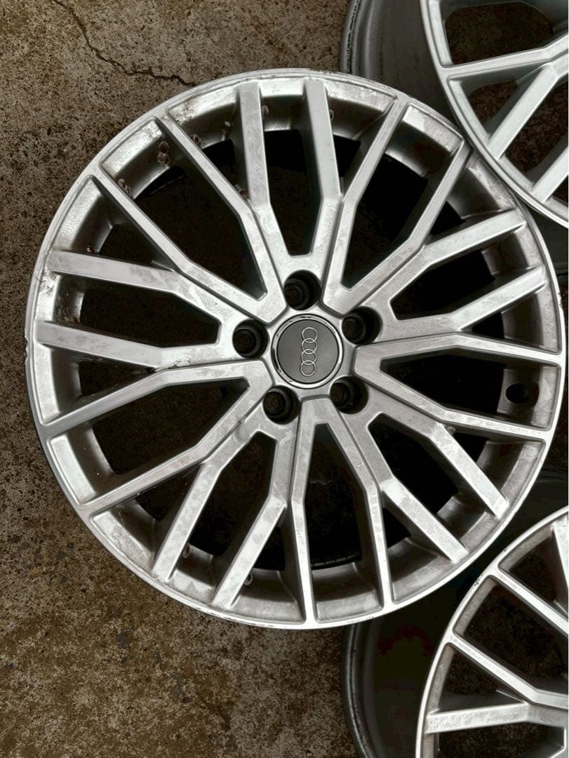 Audi アウディ 18インチホイール 多スポークデザイン