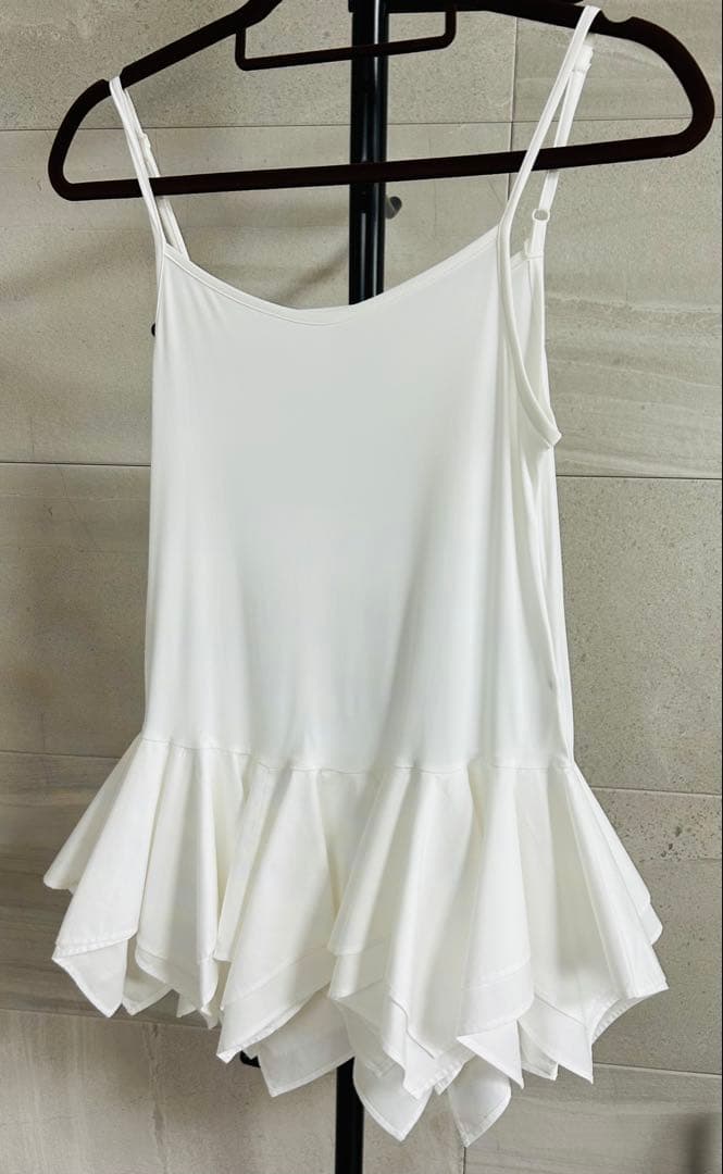 【新品未使用】CADUNE 神崎恵 フリルキャミソール　白