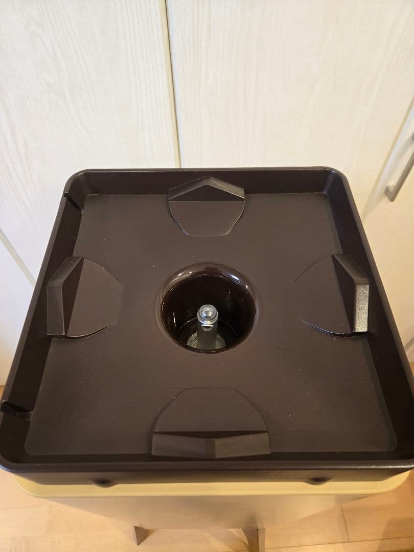 スタンド型ウォーターサーバー ベージュ