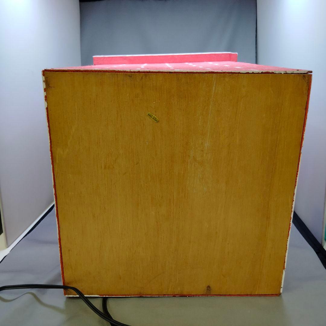 煙突から顔をのぞかせるサンタクロース　サンタ　クリスマス　ディスプレイ