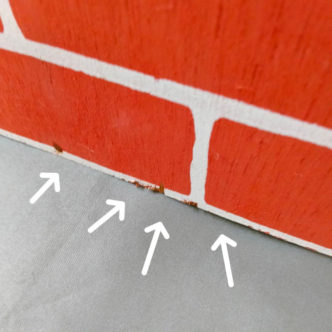 煙突から顔をのぞかせるサンタクロース　サンタ　クリスマス　ディスプレイ