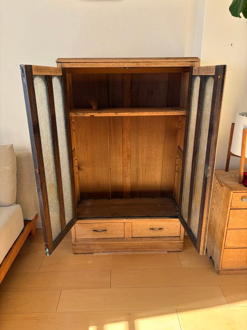 木製ヴィンテージキャビネット アーチガラス扉付き