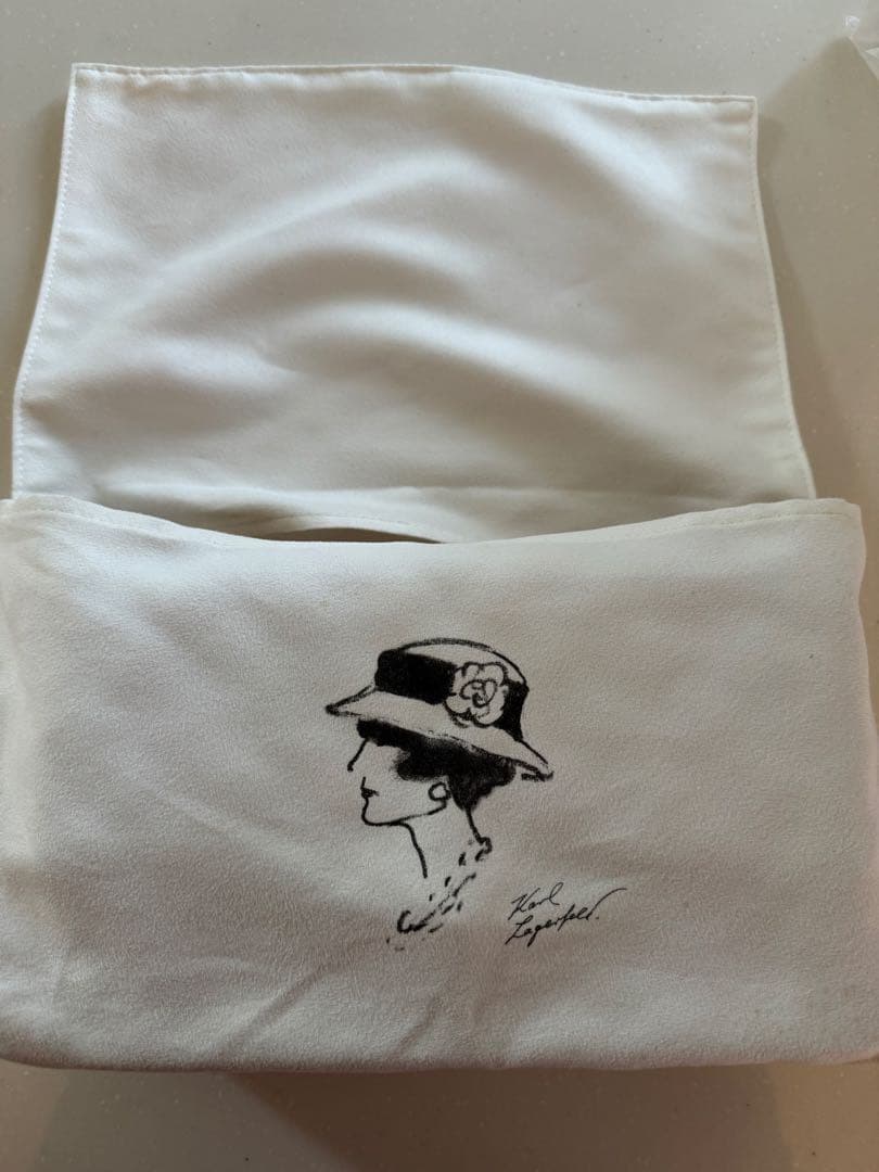 CHANEL ベージュ キルティングショルダーバッグ