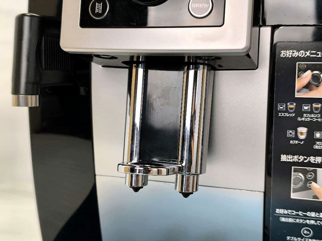 デロンギ　マグニフィカSカプチーノ　全自動コーヒーマシン　2　ECAM23260