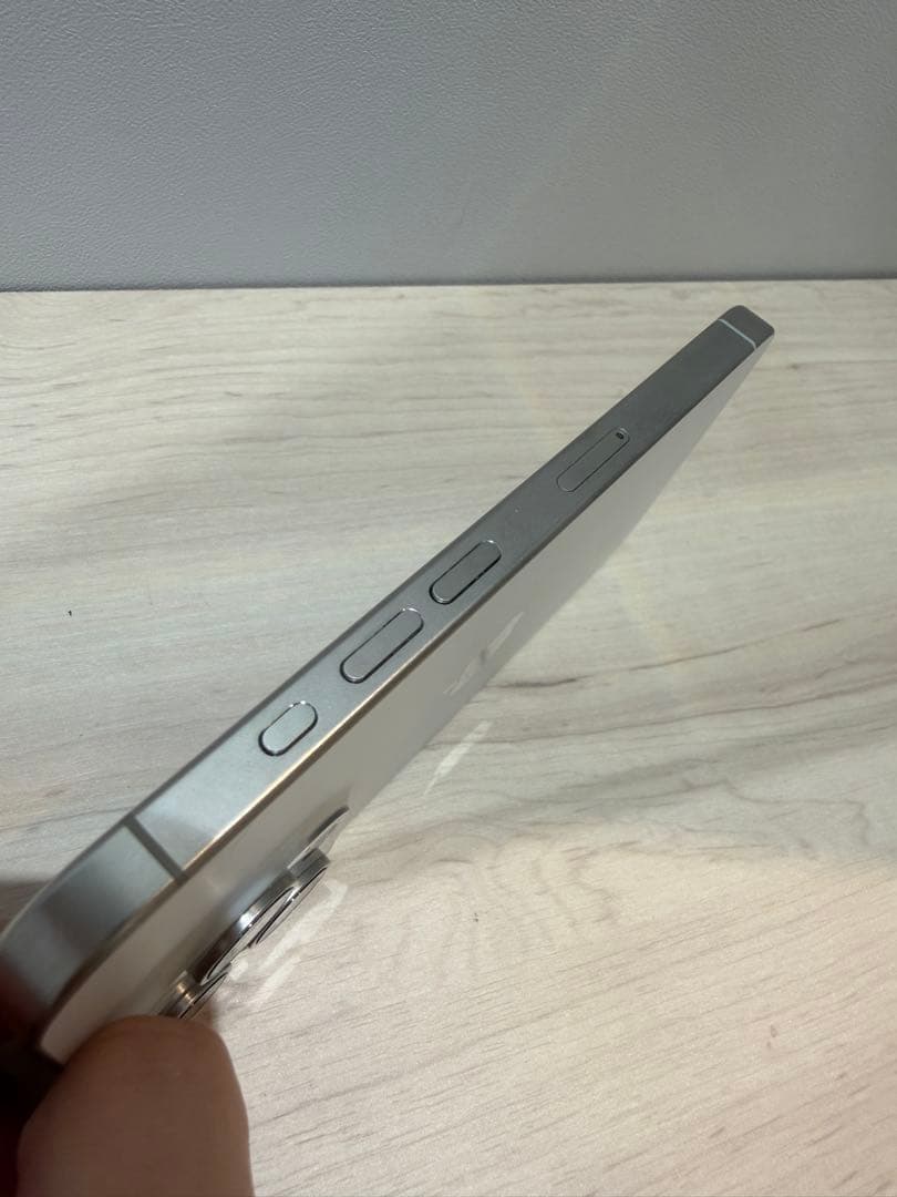 【美品】iPhone 15 pro 256GB 本体