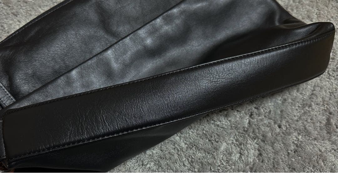 イアパピヨネ　ショルダー　ショルダーバッグ　レザーショルダーバッグ 2way