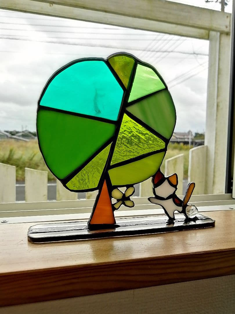 緑の木と三毛猫さん2