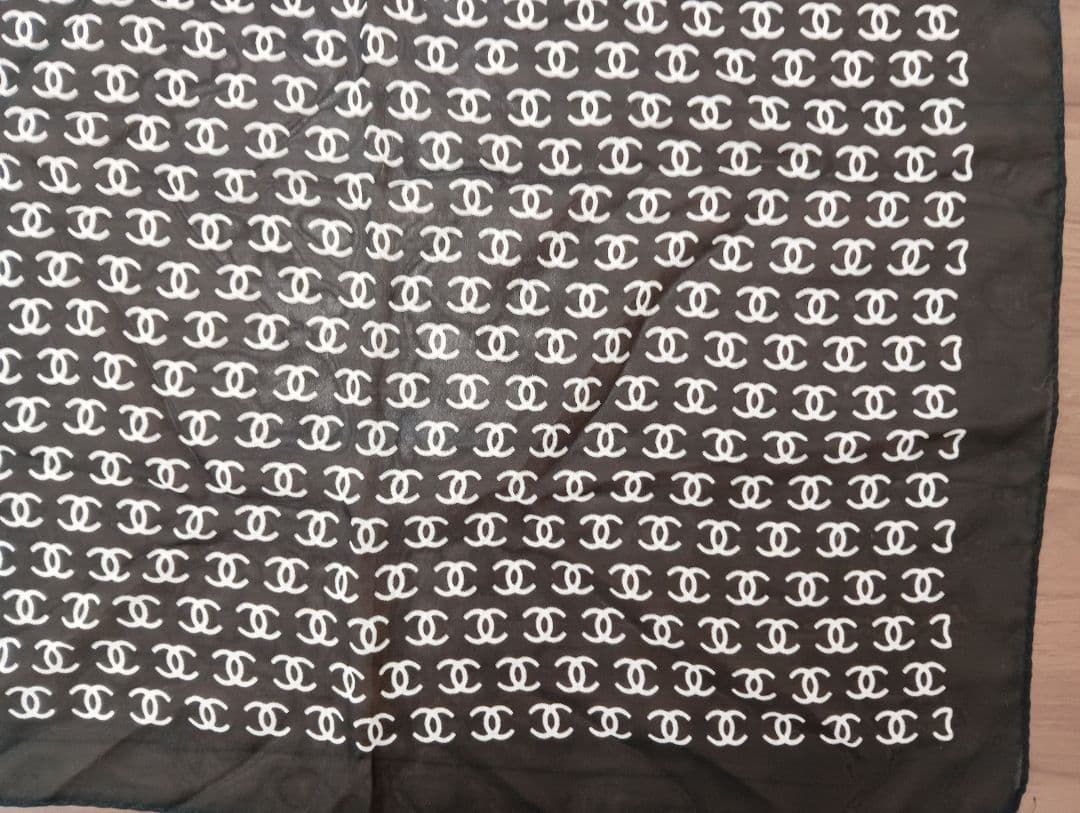 CHANEL ロゴパターン ハンカチ　ストール　タグ取れ　小物