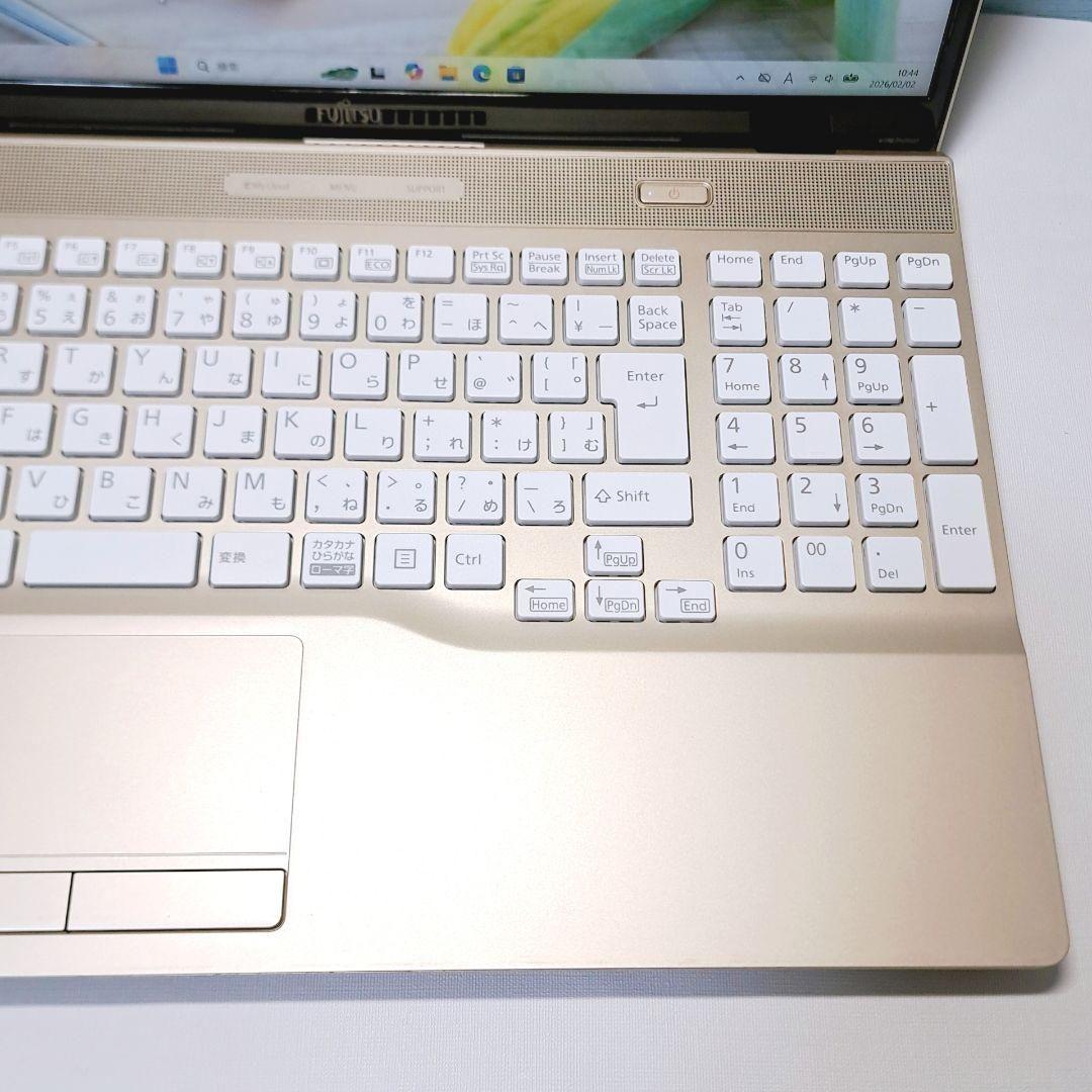 I95 富士通ノートパソコン ゴールド 第7世代i3/SSD Windows11