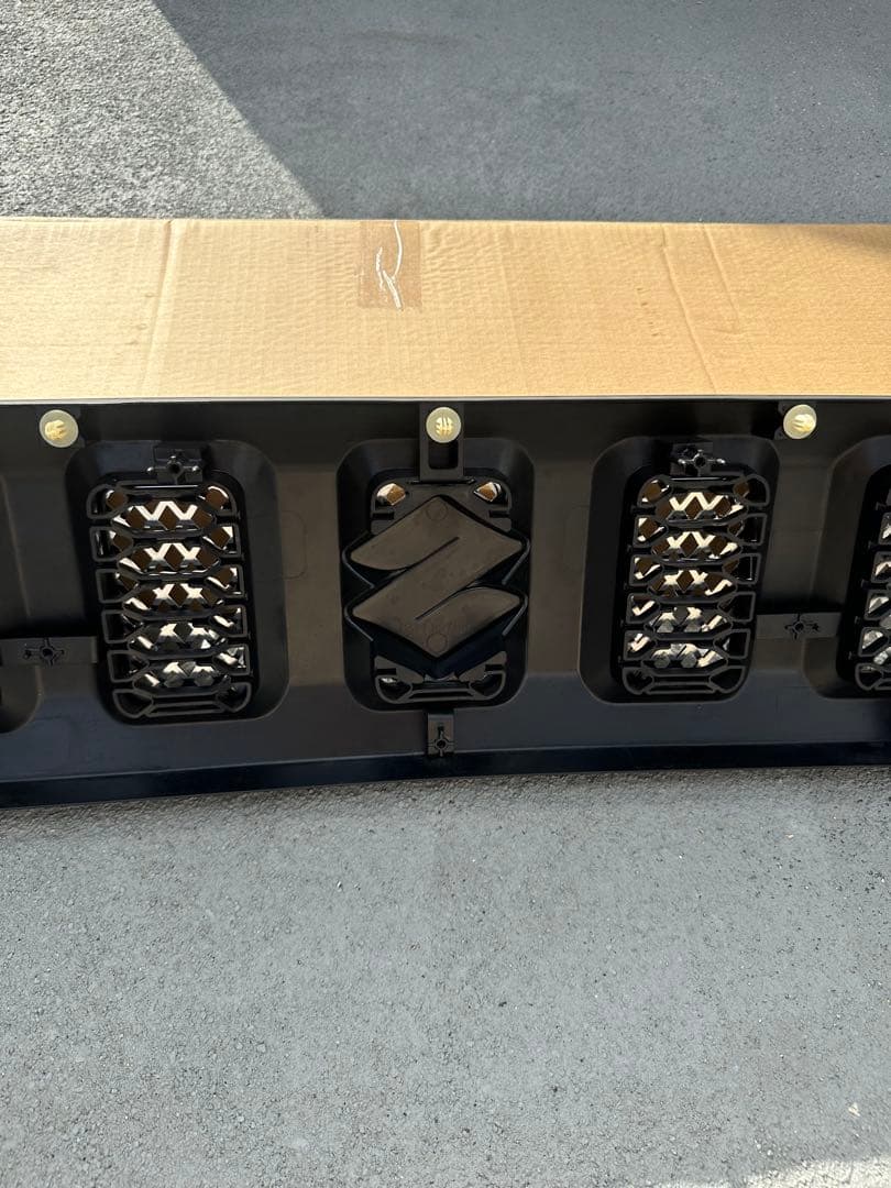 ジムニー JB64 JB74 用 フロントグリル スズキエンブレム付