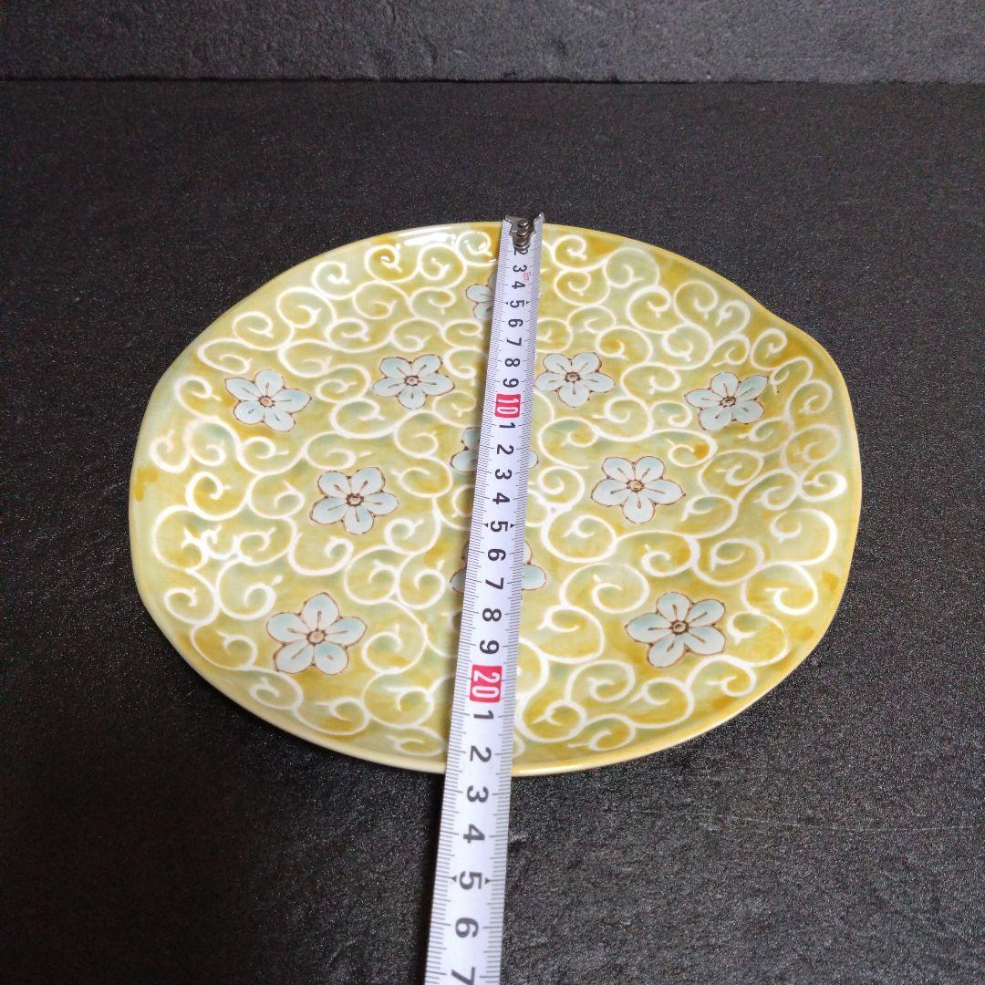 新品 波佐見焼 龍庵窯 捻りスクエアプレート1枚 イエロー　懐石料理　料亭