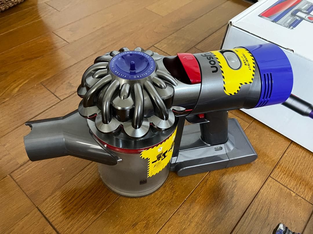 Dyson V8 Fluffy ダイソン 掃除機 希少？「パープル色」