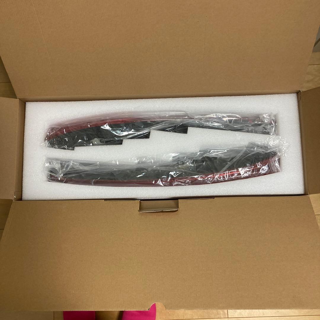 80ハリアー　純正　アッパー&ロアーテールランプセット