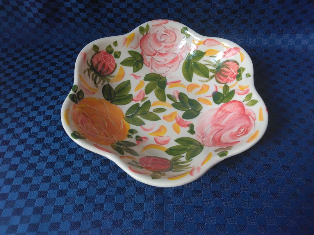 ポーリッシュポタリーポーランド食器◆花びら型ボウルφ20cmミレナ社花柄