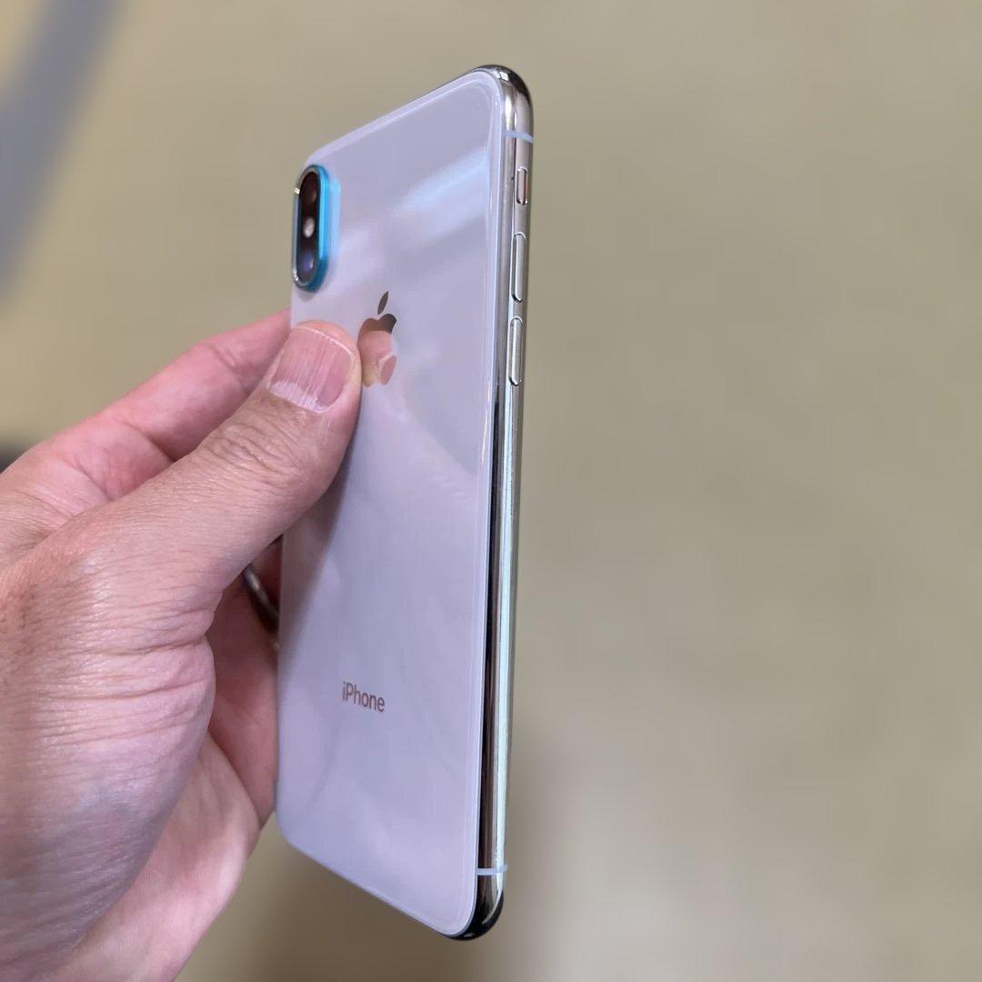 Apple iPhone X（SIMロックありau）本体 ケース付き