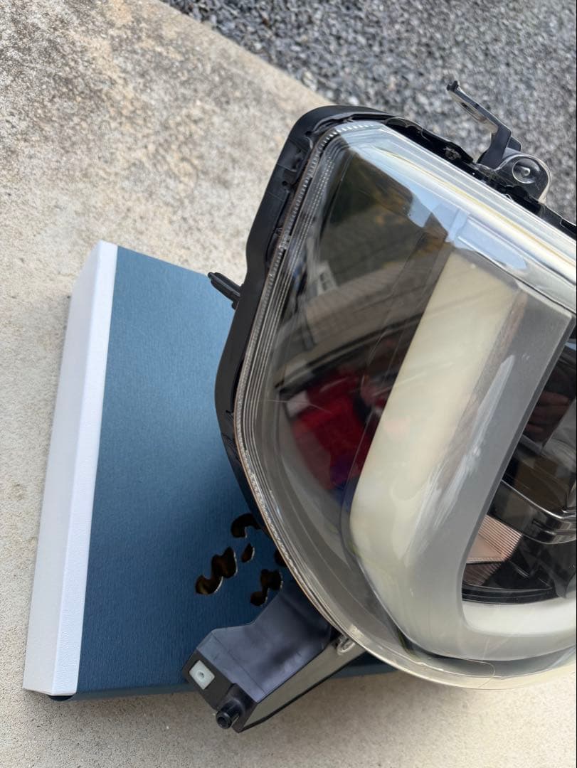 ダイハツ　LA700S ウェイク　右ヘッドランプユニット　中古