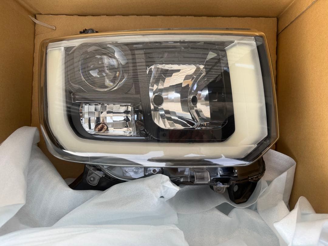 ダイハツ　LA700S ウェイク　右ヘッドランプユニット　中古