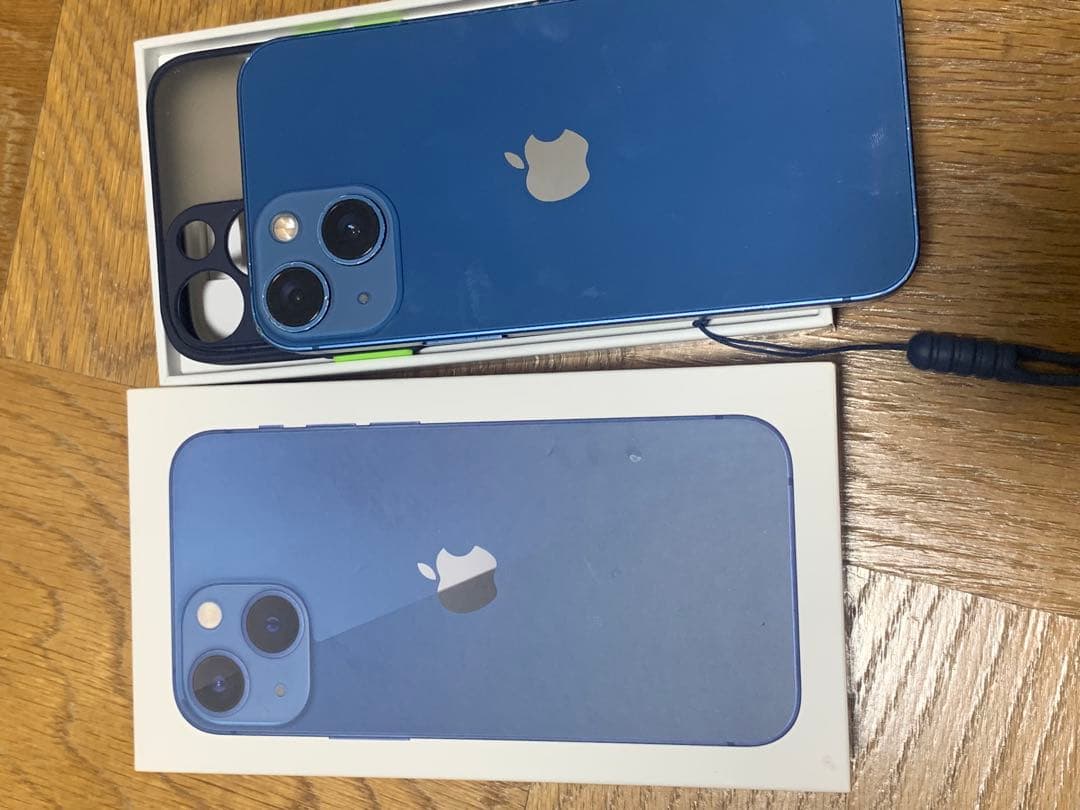 iPhone 13 mini、128GBストレージ、青色。