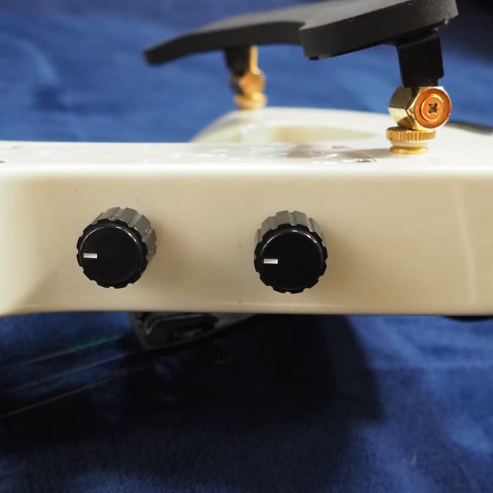 エレキバイオリン Straus 白