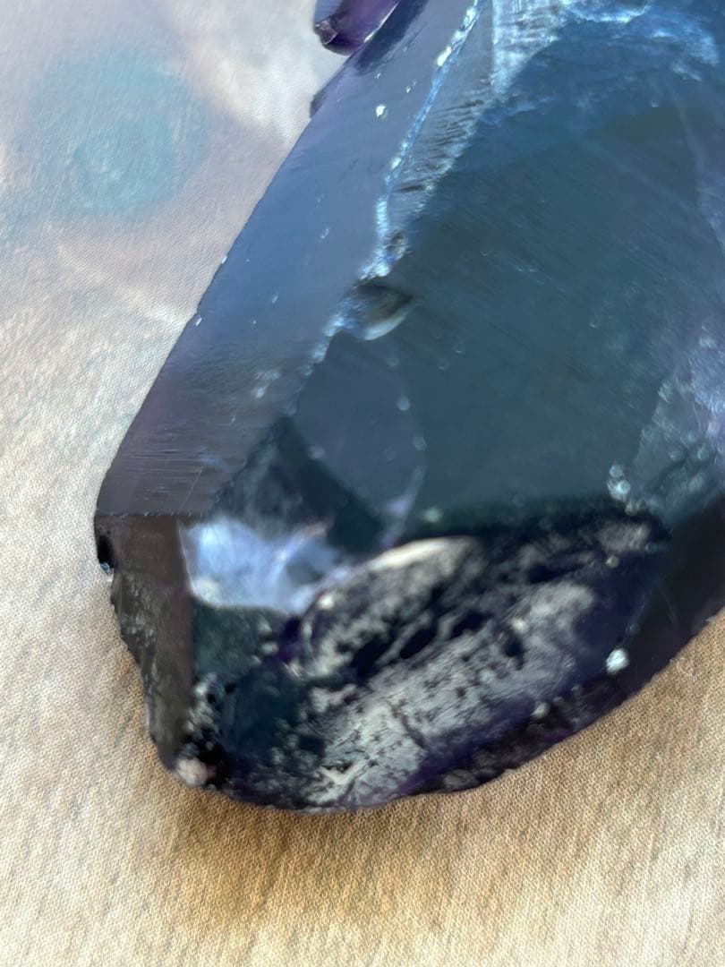 ナイジェリア産 トゥトゥクリフスアメジスト 原石 深紫の層を刻む、断崖の記憶