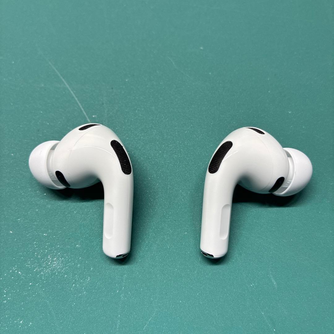 AirPods pro 3 ケース付き