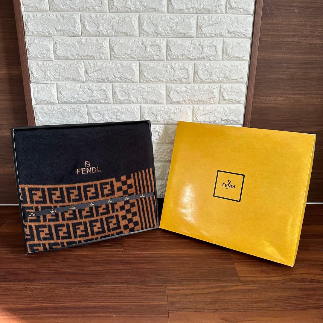 未使用 FENDI 綿毛布 ズッカ柄 ブラック×ブラウン 140×210